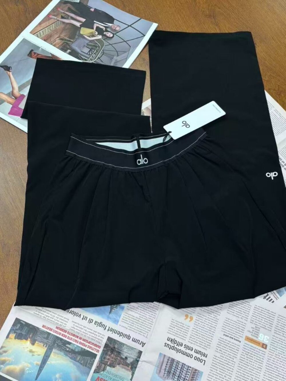 NWT🌟 Alo Yoga Black Bestselling Loose Yoga Pants🌟Inner seam length 30 inches - Picture 3 of 7